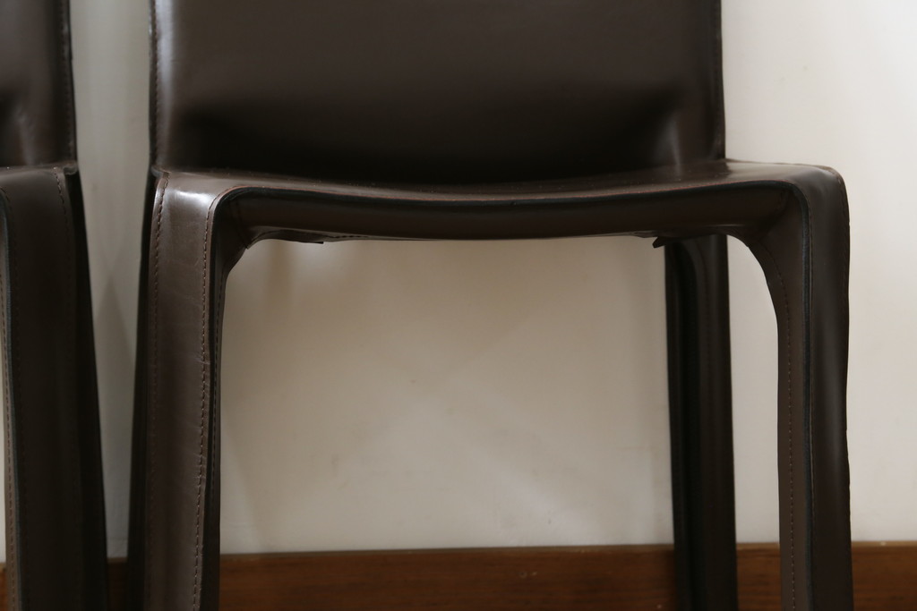 中古　Cassina(カッシーナ)　412　CAB(キャブ)　MARIO BELLINI(マリオベリーニ)　シンプルモダンな空間づくりに活躍するアームレスチェア2脚セット(ダイニングチェア、椅子、イス)(定価2脚で約52万8千円)(R-073999)