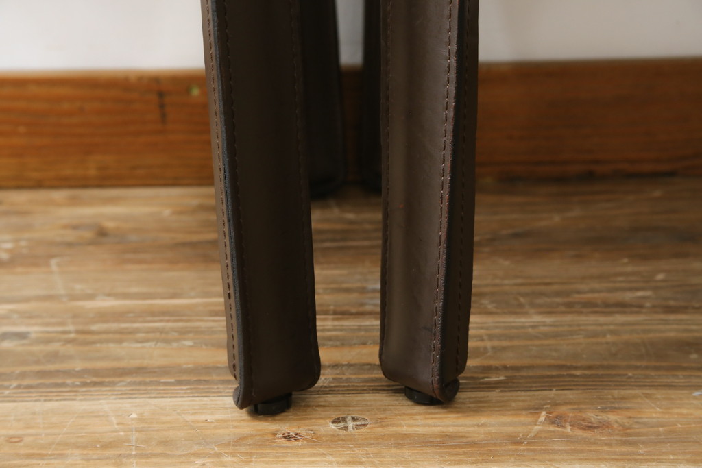 中古　Cassina(カッシーナ)　412　CAB(キャブ)　MARIO BELLINI(マリオベリーニ)　シンプルモダンな空間づくりに活躍するアームレスチェア2脚セット(ダイニングチェア、椅子、イス)(定価2脚で約52万8千円)(R-073999)