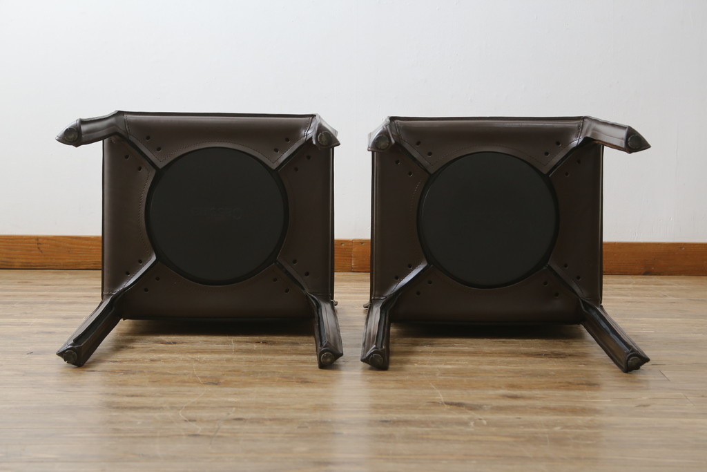 中古　Cassina(カッシーナ)　412　CAB(キャブ)　MARIO BELLINI(マリオベリーニ)　シンプルモダンな空間づくりに活躍するアームレスチェア2脚セット(ダイニングチェア、椅子、イス)(定価2脚で約52万8千円)(R-073999)