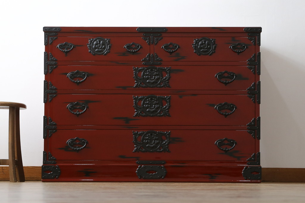 中古　美品　最高級特注品　超希少　激レア品　根来塗り　桜木作　朱色と黒のコントラストが美しい岩谷堂箪笥(和タンス、整理箪笥、収納箪笥、衣装箪笥、引き出し)(定価推定約90万円)(R-073781)