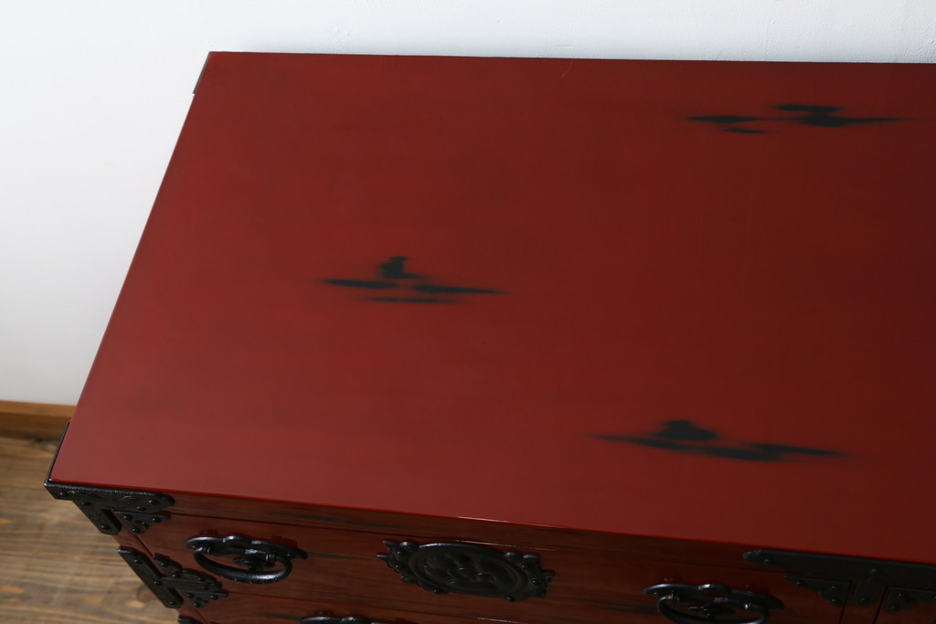中古　美品　最高級特注品　超希少　激レア品　根来塗り　桜木作　朱色と黒のコントラストが美しい岩谷堂箪笥(和タンス、整理箪笥、収納箪笥、衣装箪笥、引き出し)(定価推定約90万円)(R-073781)