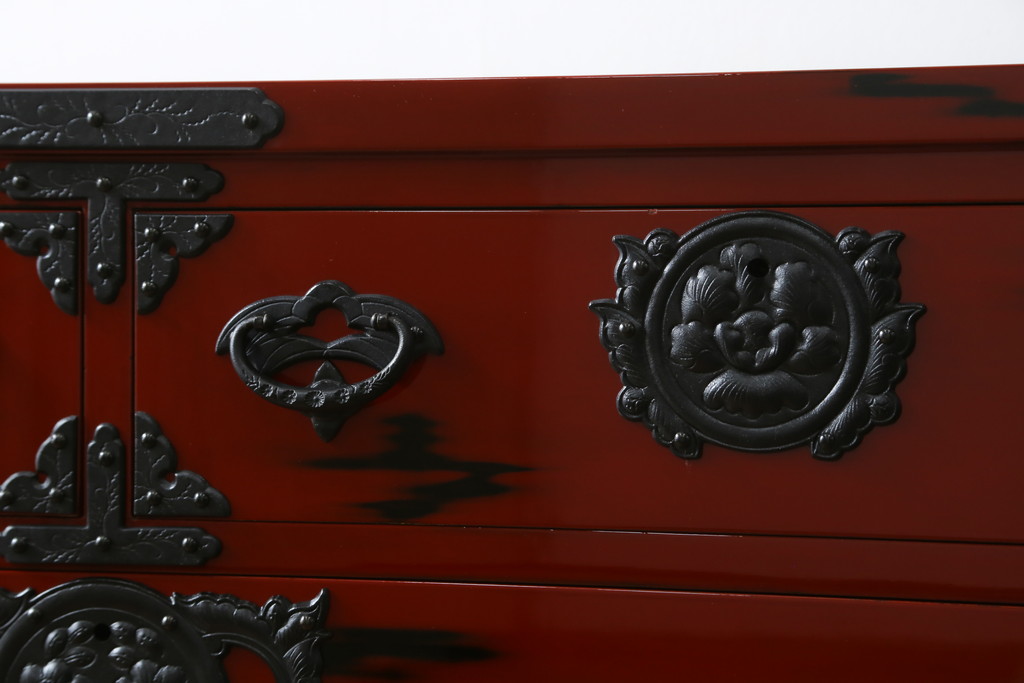 中古　美品　最高級特注品　超希少　激レア品　根来塗り　桜木作　朱色と黒のコントラストが美しい岩谷堂箪笥(和タンス、整理箪笥、収納箪笥、衣装箪笥、引き出し)(定価推定約90万円)(R-073781)