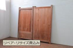 ビンテージ建具　和の貫禄を漂わせるくぐり戸付き門扉1対2枚セット(蔵戸、玄関戸、両開きドア、木製扉、ヴィンテージ)(R-079899)