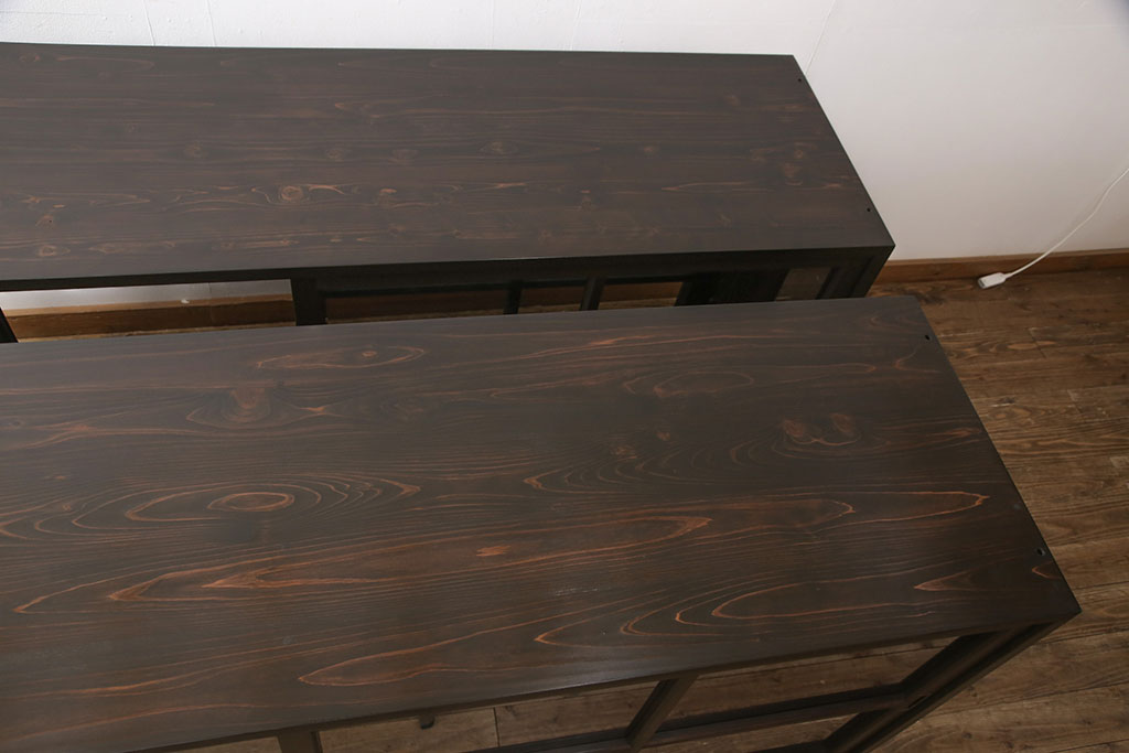 【オーダー家具実例】ラフジュ工房オリジナル商品の重ね戸棚を新規製作しました。引き出しには彫り込み型の引手をつけ、シンプルでモダンな佇まいに。上下段を入れ替えても使える仕様にしてお届けしました。(陳列棚、飾り棚)