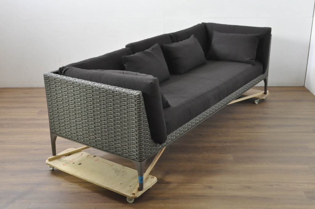 中古　美品　ドイツ　アウトドアリビングブランド　DEDON(デドン)　ムウソファ4　MU 4-Seater　洗練されたデザインでくつろぎ時間にぴったりな3人掛けソファ(三人掛け、3P)(定価約86万円)(R-080349)