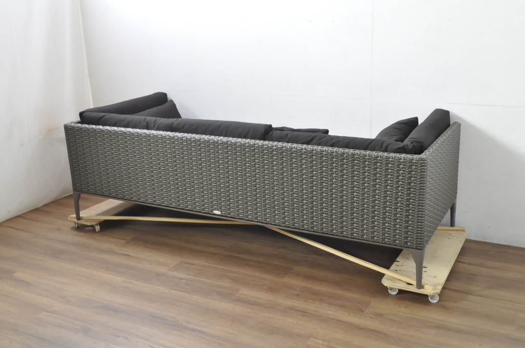 中古　美品　ドイツ　アウトドアリビングブランド　DEDON(デドン)　ムウソファ4　MU 4-Seater　洗練されたデザインでくつろぎ時間にぴったりな3人掛けソファ(三人掛け、3P)(定価約86万円)(R-080349)