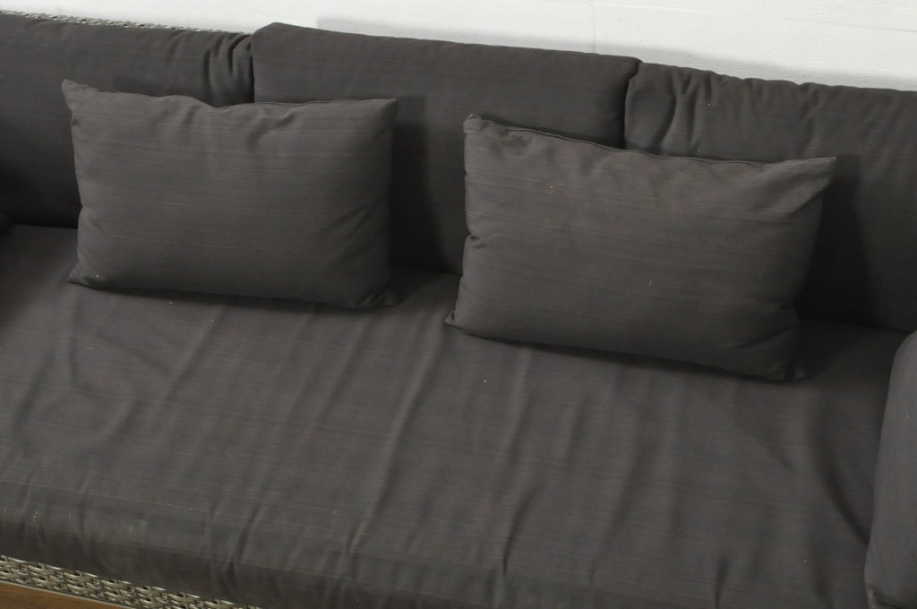 中古　美品　ドイツ　アウトドアリビングブランド　DEDON(デドン)　ムウソファ4　MU 4-Seater　洗練されたデザインでくつろぎ時間にぴったりな3人掛けソファ(三人掛け、3P)(定価約86万円)(R-080349)