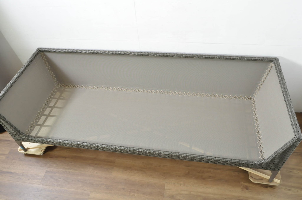 中古　美品　ドイツ　アウトドアリビングブランド　DEDON(デドン)　ムウソファ4　MU 4-Seater　洗練されたデザインでくつろぎ時間にぴったりな3人掛けソファ(三人掛け、3P)(定価約86万円)(R-080349)