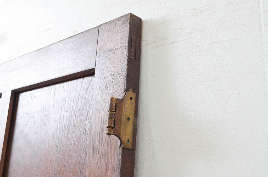 アンティーク建具　レトロな佇まいが魅力的なドア1枚(木製扉、板戸)(R-080873)