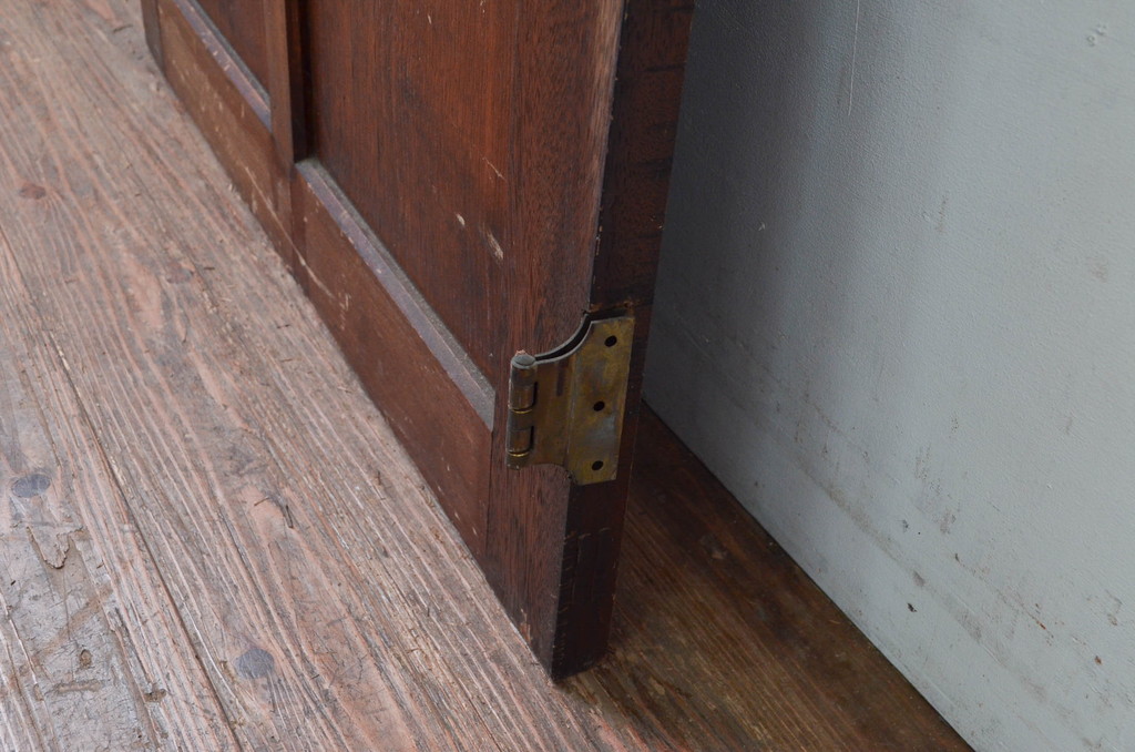 アンティーク建具　レトロな佇まいが魅力的なドア1枚(木製扉、板戸)(R-080873)