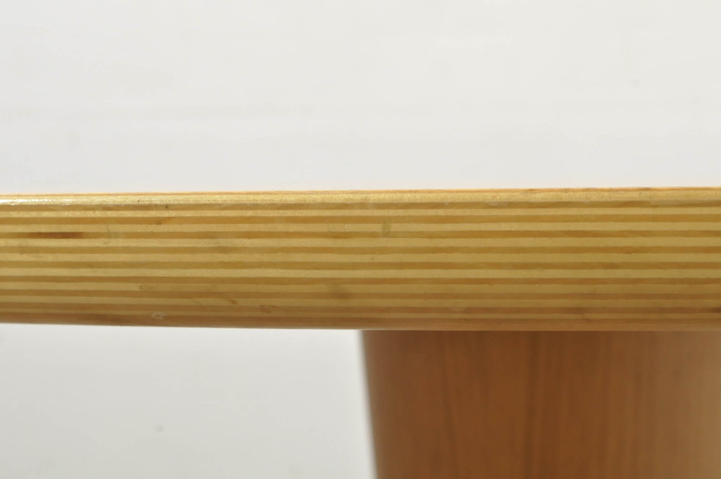 中古　美品　arflex(アルフレックス)　ステーションチェントロ(STATION CENTRO)　洗練されたモダンデザインが魅力的なダイニングテーブル(定価約45万円)(ラウンドテーブル、丸テーブル、食卓)(R-080284)