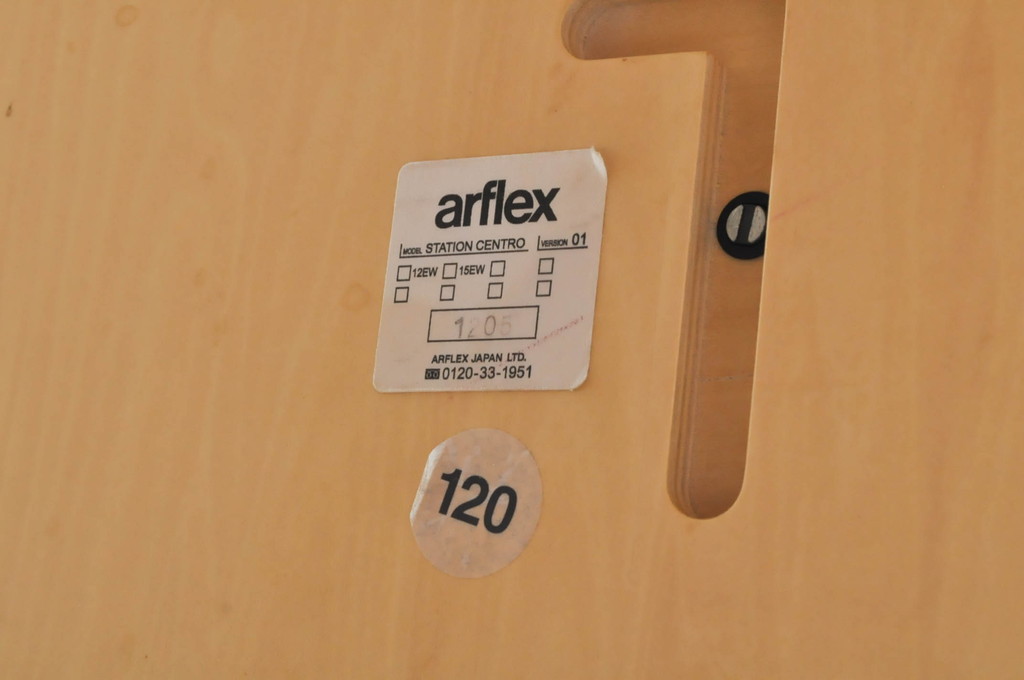 中古　美品　arflex(アルフレックス)　ステーションチェントロ(STATION CENTRO)　洗練されたモダンデザインが魅力的なダイニングテーブル(定価約45万円)(ラウンドテーブル、丸テーブル、食卓)(R-080284)