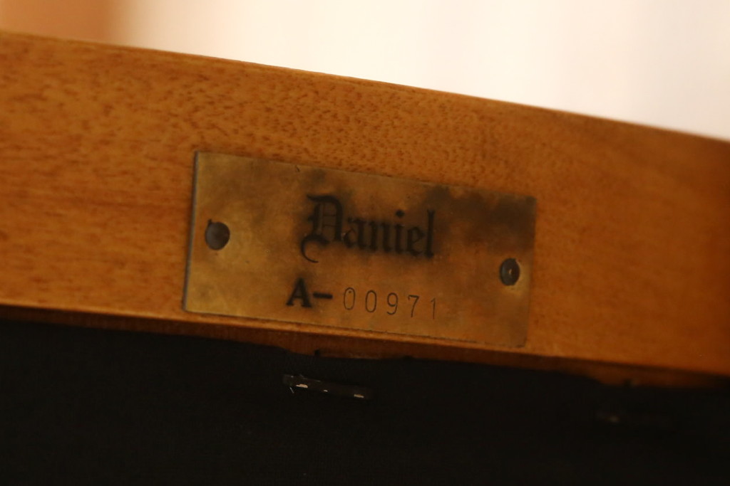 中古　横浜ダニエル(daniel)　ヨーロピアンなデザインが素敵なブーツワイドアームチェア(1人掛けソファ、ラウンジチェア、椅子)(定価約30万円)(R-056911)