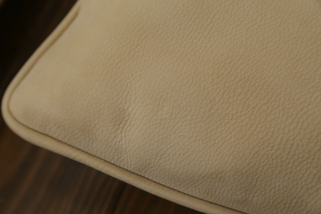 中古　美品　arflex(アルフレックス)　GRAN(グラン)　サイドテーブル付き　レーザーとファブリックの組み合わせがお洒落なクッション付きシステムソファ(本革、カウチソファ、コーナーソファ、ラウンドソファ、アームソファ)(R-068386)