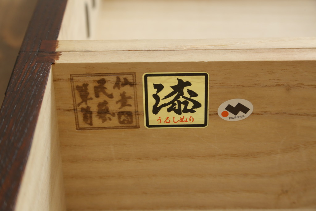 中古　欅産業　拭き漆塗り　立派な金具が目を引く仙台箪笥キャビネット(水屋箪笥、食器棚、戸棚、収納棚)(定価約55万円)(R-057082)