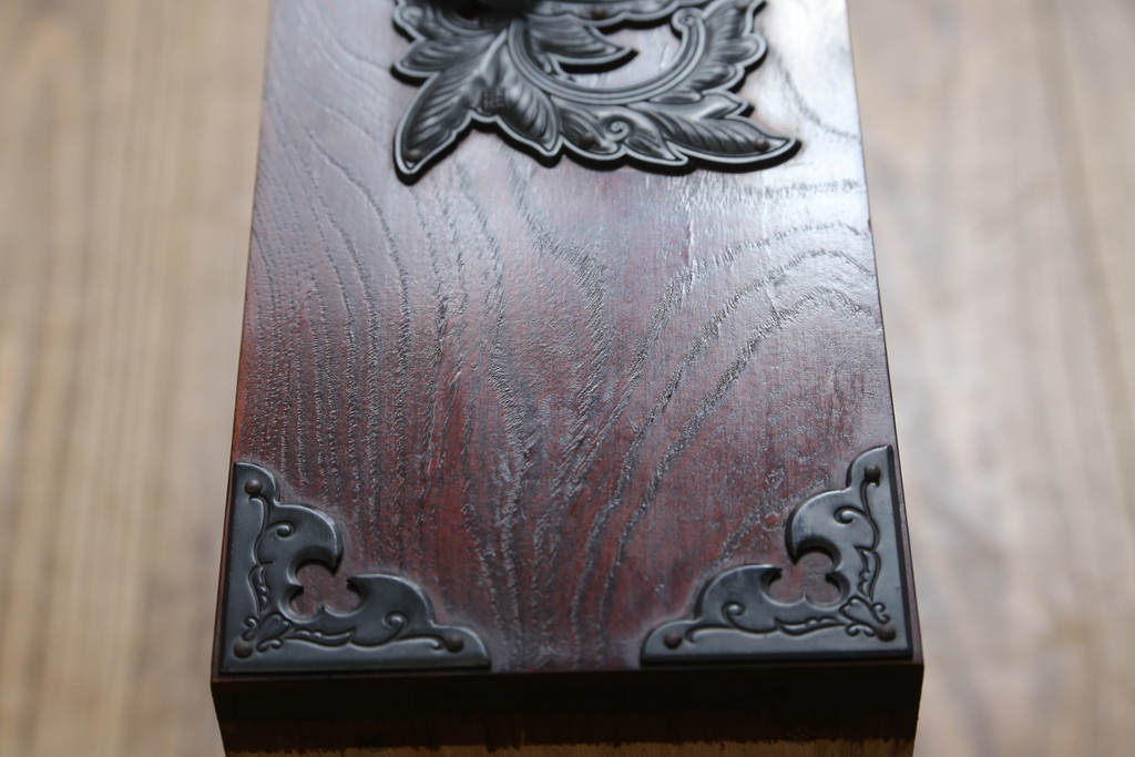 中古　欅産業　拭き漆塗り　立派な金具が目を引く仙台箪笥キャビネット(水屋箪笥、食器棚、戸棚、収納棚)(定価約55万円)(R-057082)