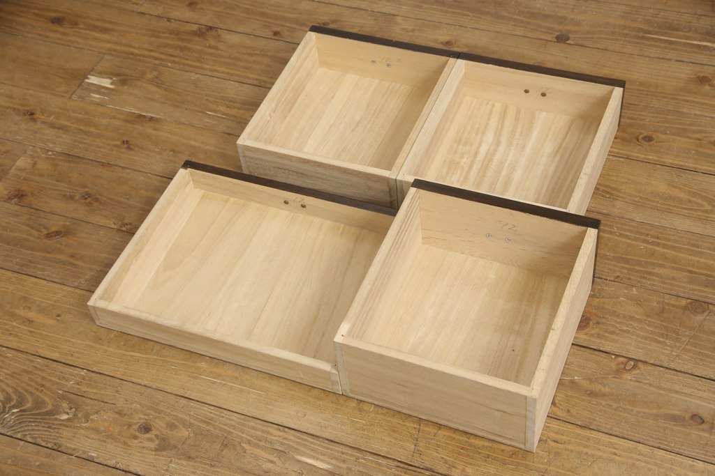 【セミオーダー家具実例】キャビネットに高品質リペアを施しました。戸棚の建具を障子からクリアガラスへ変更しました。(水屋箪笥、食器棚、収納棚、戸棚)