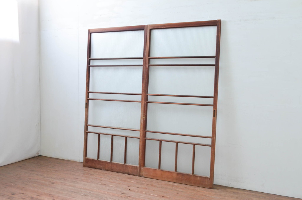 アンティーク建具　デザイングッド!!　レトロな空間作りにおすすめなガラス戸2枚セット(引き戸)(R-080883)