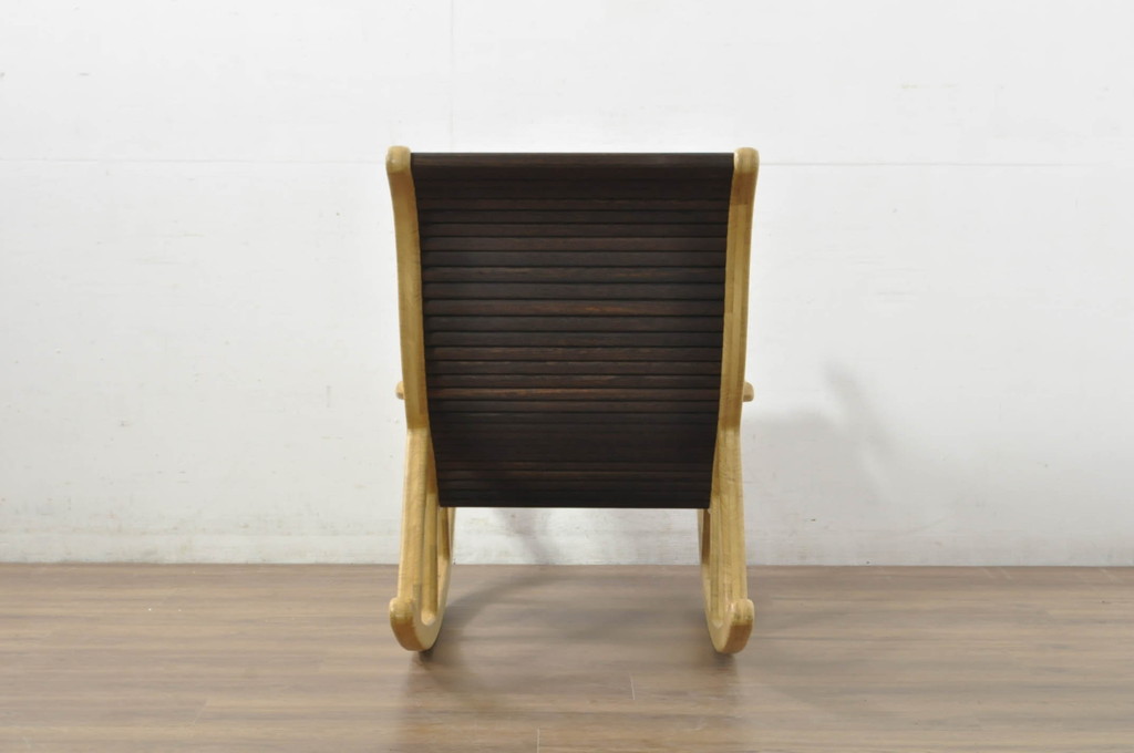 中古　美品　イシモクコーポレーション　桐子モダン　落ち着きのあるくつろぎ空間を演出してくれるロッキングチェア(アームチェア、椅子、イス、揺り椅子)(定価約32万円)(R-080385)
