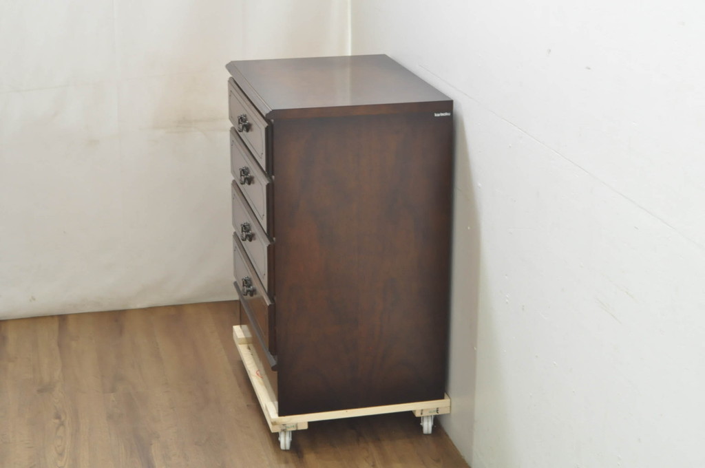 中古　美品　カリモク家具(karimoku)　COLONIAL(コロニアル)シリーズ　QC1904　カントリースタイルのお部屋作りにおすすめのおしゃれなチェスト(サイドチェスト、引き出し)(R-080389)