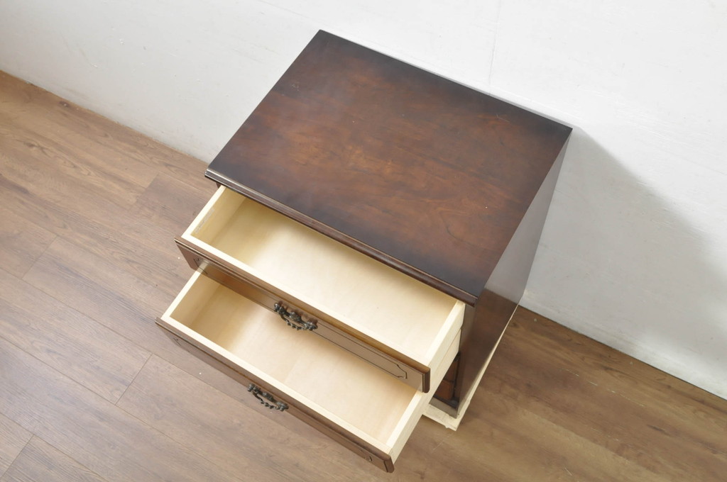 中古　美品　カリモク家具(karimoku)　COLONIAL(コロニアル)シリーズ　QC1904　カントリースタイルのお部屋作りにおすすめのおしゃれなチェスト(サイドチェスト、引き出し)(R-080389)