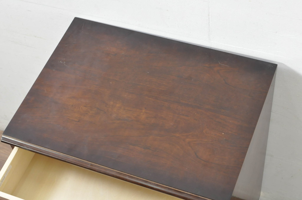 中古　美品　カリモク家具(karimoku)　COLONIAL(コロニアル)シリーズ　QC1904　カントリースタイルのお部屋作りにおすすめのおしゃれなチェスト(サイドチェスト、引き出し)(R-080389)