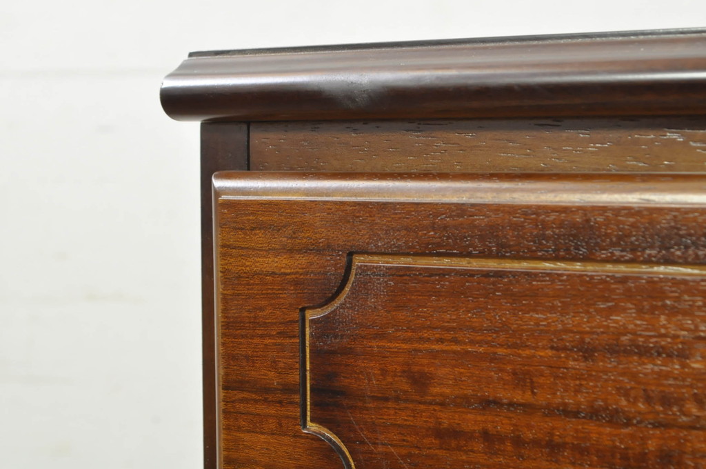 中古　美品　カリモク家具(karimoku)　COLONIAL(コロニアル)シリーズ　QC1904　カントリースタイルのお部屋作りにおすすめのおしゃれなチェスト(サイドチェスト、引き出し)(R-080389)