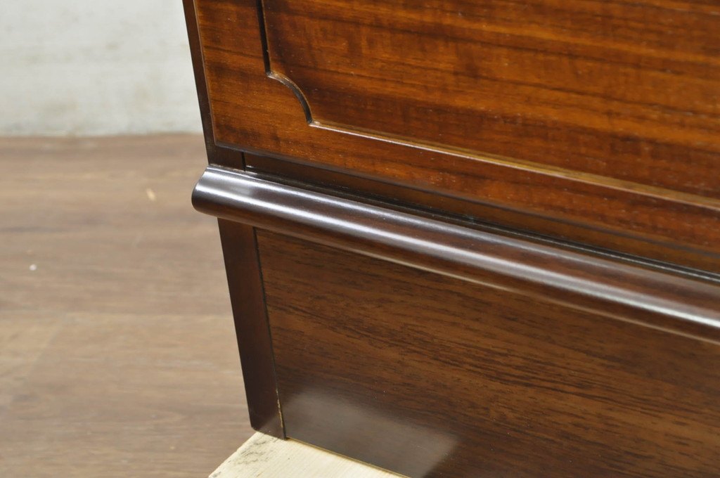中古　美品　カリモク家具(karimoku)　COLONIAL(コロニアル)シリーズ　QC1904　カントリースタイルのお部屋作りにおすすめのおしゃれなチェスト(サイドチェスト、引き出し)(R-080389)