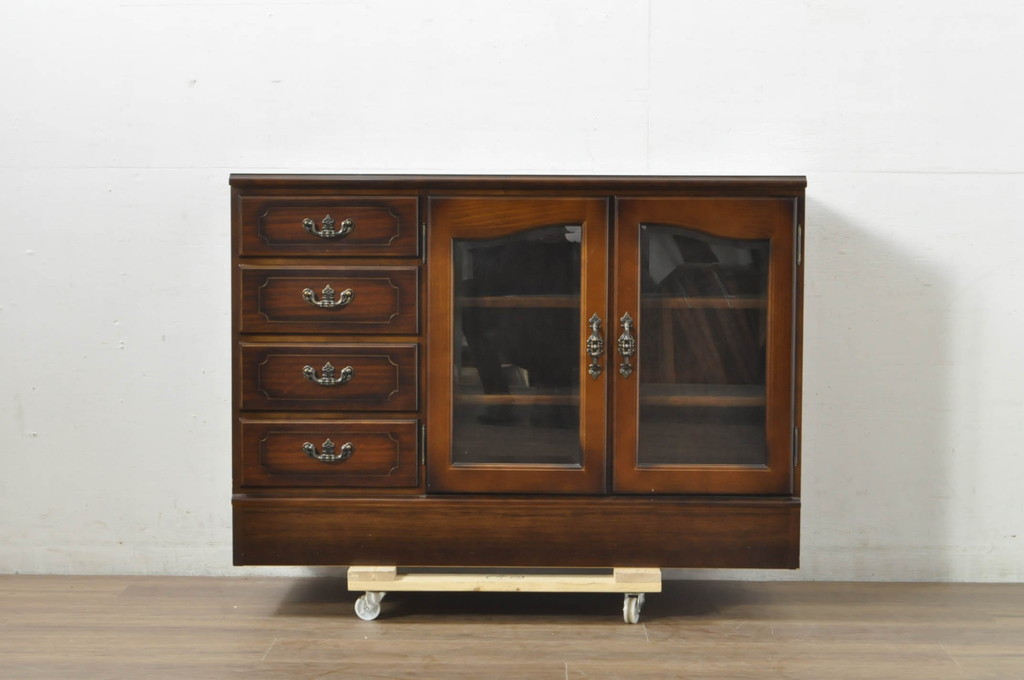 中古　美品　カリモク家具(karimoku)　COLONIAL(コロニアル)シリーズ　QC3607NK　カントリースタイルのお部屋作りにおすすめのおしゃれなオーディオボード(サイドボード、ローボード、収納棚、戸棚)(R-080390)