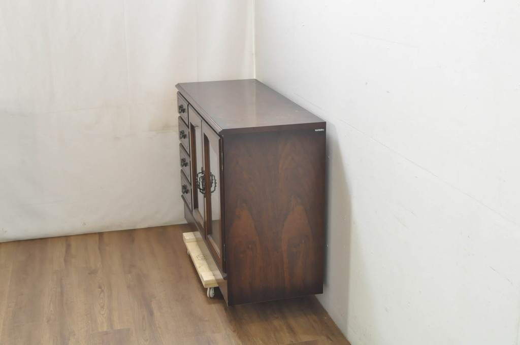 中古　美品　カリモク家具(karimoku)　COLONIAL(コロニアル)シリーズ　QC3607NK　カントリースタイルのお部屋作りにおすすめのおしゃれなオーディオボード(サイドボード、ローボード、収納棚、戸棚)(R-080390)