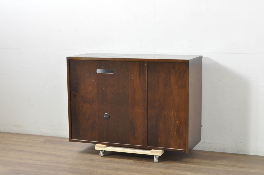 中古　美品　カリモク家具(karimoku)　COLONIAL(コロニアル)シリーズ　QC3607NK　カントリースタイルのお部屋作りにおすすめのおしゃれなオーディオボード(サイドボード、ローボード、収納棚、戸棚)(R-080390)
