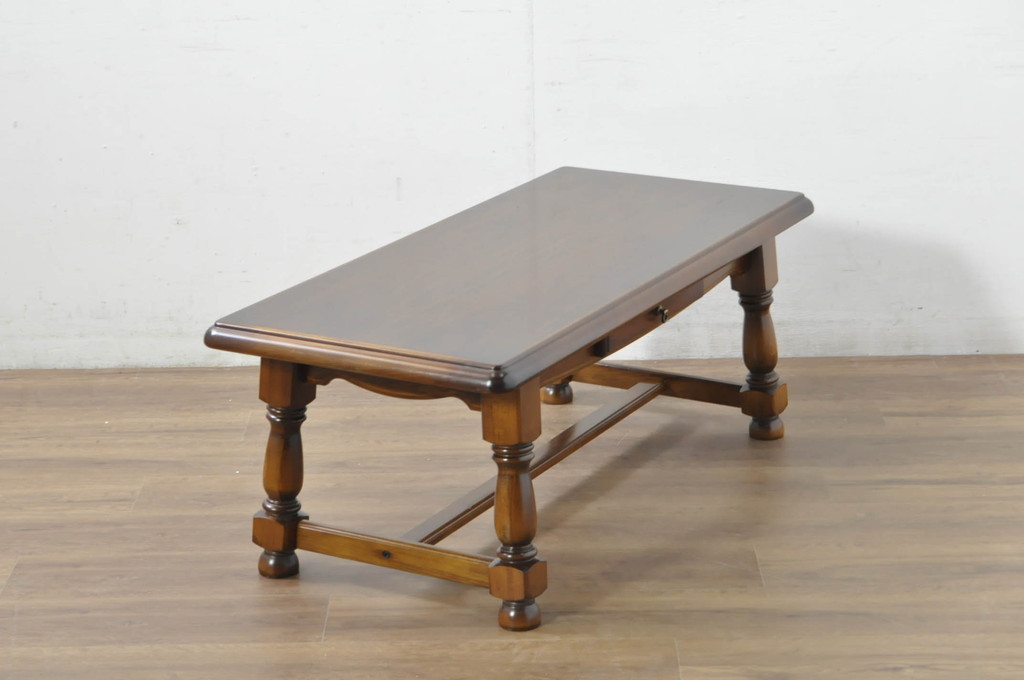 中古　美品　カリモク家具(karimoku)　COLONIAL(コロニアル)シリーズ　　カントリースタイルのお部屋作りにおすすめのおしゃれな引き出し付きローテーブル(サイドテーブル、センターテーブル、リビングテーブル)(R-080391)