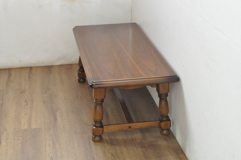中古　美品　カリモク家具(karimoku)　COLONIAL(コロニアル)シリーズ　　カントリースタイルのお部屋作りにおすすめのおしゃれな引き出し付きローテーブル(サイドテーブル、センターテーブル、リビングテーブル)(R-080391)