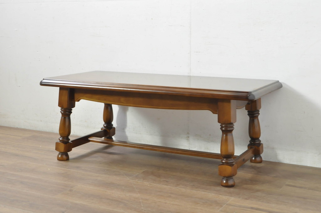 中古　美品　カリモク家具(karimoku)　COLONIAL(コロニアル)シリーズ　　カントリースタイルのお部屋作りにおすすめのおしゃれな引き出し付きローテーブル(サイドテーブル、センターテーブル、リビングテーブル)(R-080391)