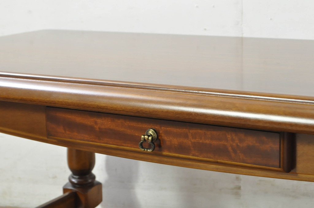 中古　美品　カリモク家具(karimoku)　COLONIAL(コロニアル)シリーズ　　カントリースタイルのお部屋作りにおすすめのおしゃれな引き出し付きローテーブル(サイドテーブル、センターテーブル、リビングテーブル)(R-080391)