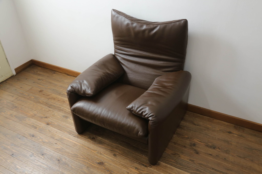 中古　美品　Cassina(カッシーナ)　MARALUNGA(マラルンガ)　本革(レザー)　高級感漂う佇まいが魅力の1人掛けソファ(アームチェア、一人掛け、1P)(定価約100万円)(R-072841)