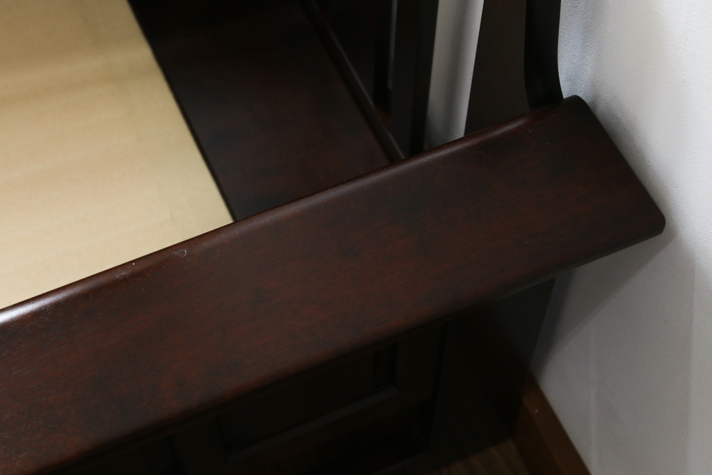 中古　北海道民芸家具　HM220　落ち着いた色合いと重厚な佇まいが魅力的なアームチェア(1人掛けソファ、アームソファ、椅子、イス)(R-070808)