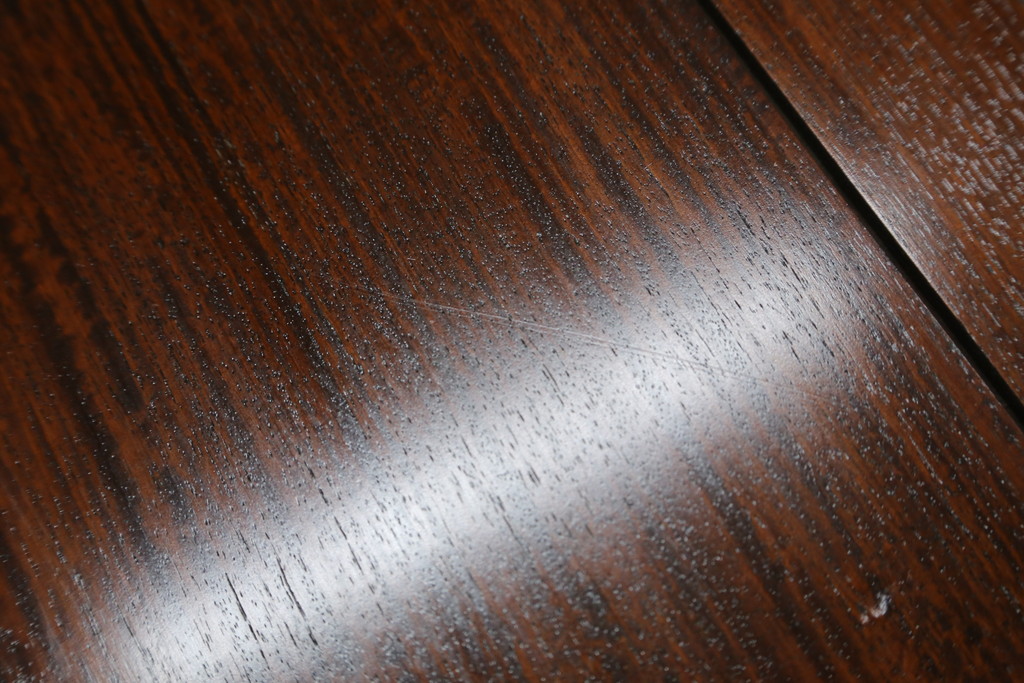中古　大阪唐木指物　中澤唐木　紫檀(シタン)材　丸みを帯びたデザインの脚と帯板に施された彫刻が目を惹く座卓(ローテーブル、食卓、センターテーブル)(R-062760)