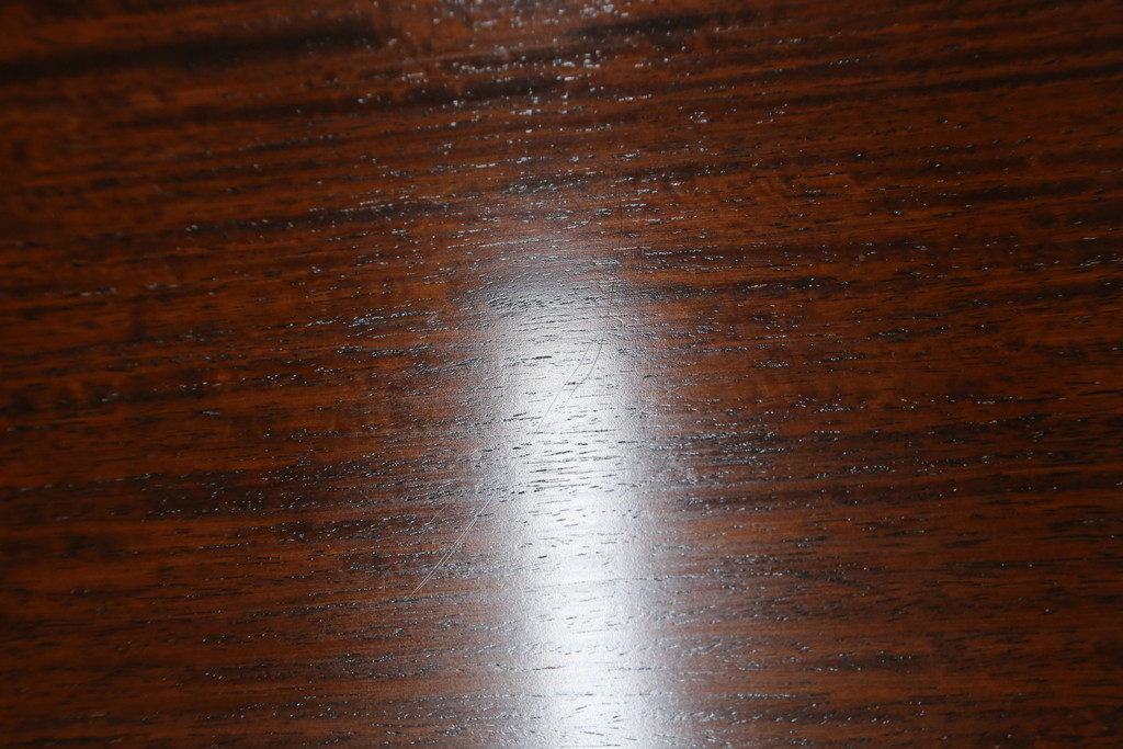 中古　大阪唐木指物　中澤唐木　紫檀(シタン)材　丸みを帯びたデザインの脚と帯板に施された彫刻が目を惹く座卓(ローテーブル、食卓、センターテーブル)(R-062760)