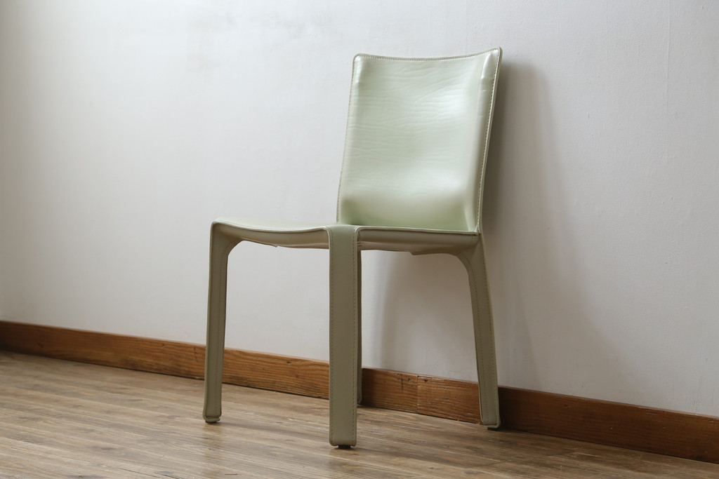 中古　Cassina(カッシーナ)　412　CAB(キャブ)　MARIO BELLINI(マリオベリーニ)　本革(レザー)　シンプルモダンな空間づくりに活躍するアームレスチェア(ダイニングチェア、椅子、イス)(定価約23万7千円)(R-073555)