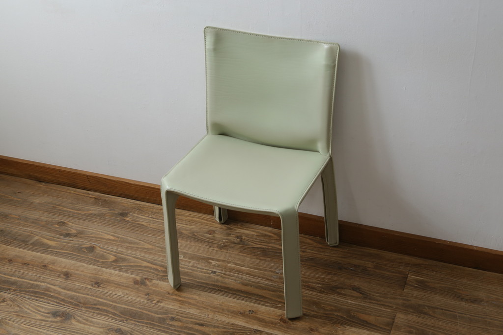 中古　Cassina(カッシーナ)　412　CAB(キャブ)　MARIO BELLINI(マリオベリーニ)　本革(レザー)　シンプルモダンな空間づくりに活躍するアームレスチェア(ダイニングチェア、椅子、イス)(定価約23万7千円)(R-073555)