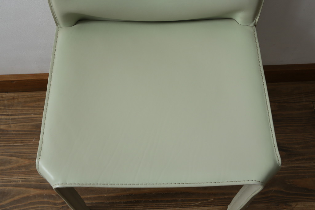 中古　Cassina(カッシーナ)　412　CAB(キャブ)　MARIO BELLINI(マリオベリーニ)　本革(レザー)　シンプルモダンな空間づくりに活躍するアームレスチェア(ダイニングチェア、椅子、イス)(定価約23万7千円)(R-073555)