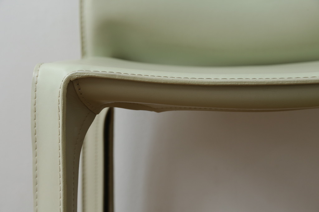 中古　Cassina(カッシーナ)　412　CAB(キャブ)　MARIO BELLINI(マリオベリーニ)　本革(レザー)　シンプルモダンな空間づくりに活躍するアームレスチェア(ダイニングチェア、椅子、イス)(定価約23万7千円)(R-073555)