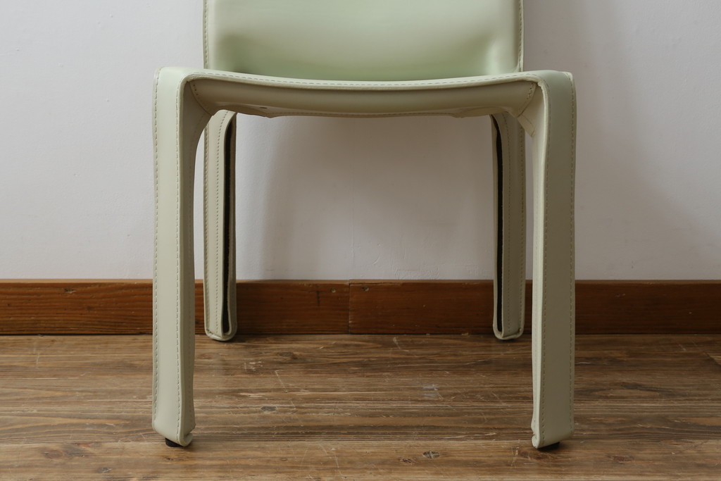 中古　Cassina(カッシーナ)　412　CAB(キャブ)　MARIO BELLINI(マリオベリーニ)　本革(レザー)　シンプルモダンな空間づくりに活躍するアームレスチェア(ダイニングチェア、椅子、イス)(定価約23万7千円)(R-073555)