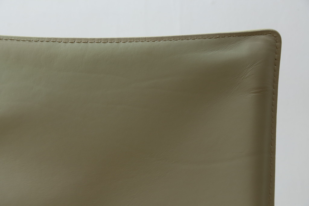 中古　Cassina(カッシーナ)　412　CAB(キャブ)　MARIO BELLINI(マリオベリーニ)　本革(レザー)　シンプルモダンな空間づくりに活躍するアームレスチェア(ダイニングチェア、椅子、イス)(定価約23万7千円)(R-073555)