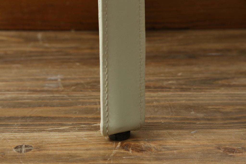 中古　Cassina(カッシーナ)　412　CAB(キャブ)　MARIO BELLINI(マリオベリーニ)　本革(レザー)　シンプルモダンな空間づくりに活躍するアームレスチェア(ダイニングチェア、椅子、イス)(定価約23万7千円)(R-073555)