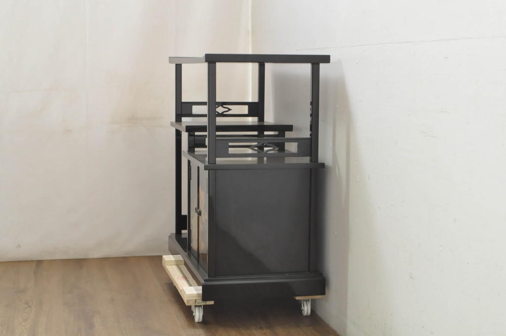 中古　美品!!　輪島塗り　蒔絵入りの小振りな飾り棚(違い棚、収納棚、戸棚)(定価約220万円)(R-080381)