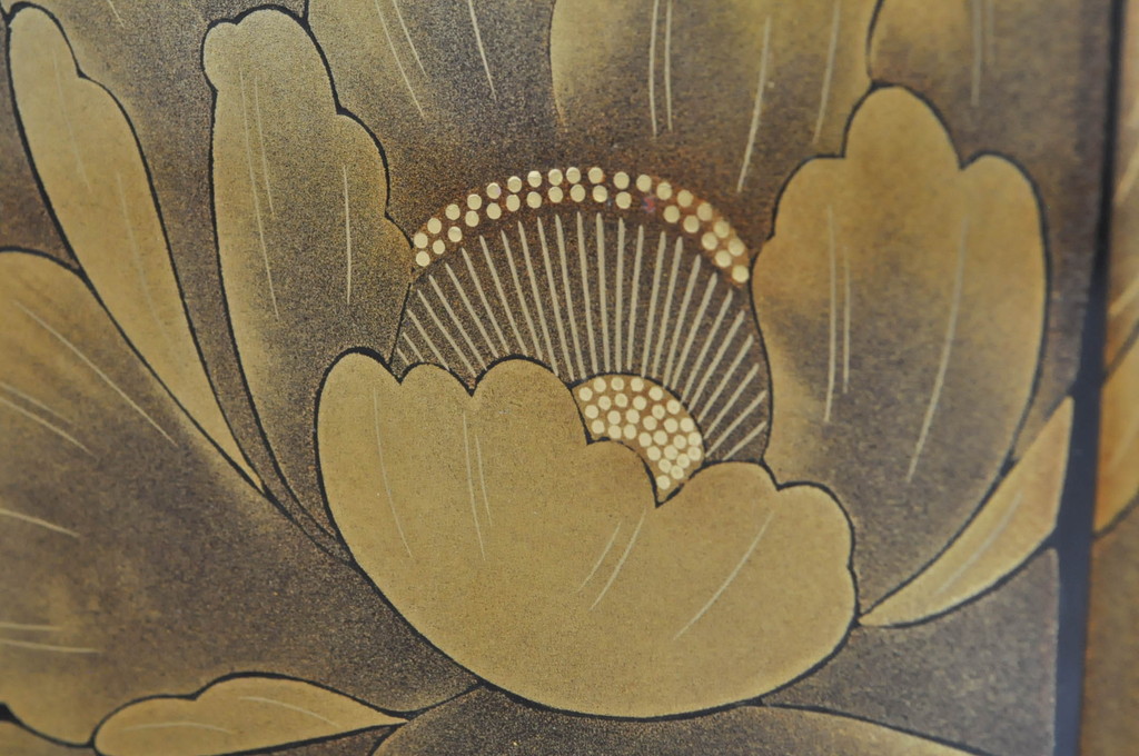 中古　美品!!　輪島塗り　蒔絵入りの小振りな飾り棚(違い棚、収納棚、戸棚)(定価約220万円)(R-080381)