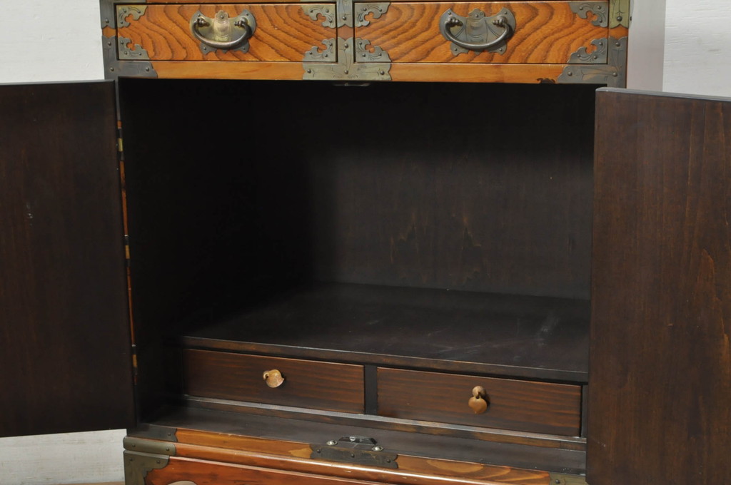 中古　美品　李朝　作りの良い真鍮(しんちゅう)金具が魅力的なキャビネット(サイドキャビネット、サイドテーブル、箪笥、収納棚、戸棚)(R-080379)