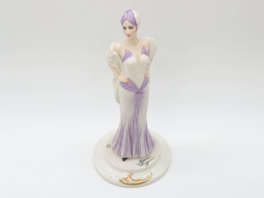 イタリア　カポディモンテ(Capodimonte)　サンドロ・マッジョーニ(Sandro Maggioni)　ドレスの柔らかな雰囲気が美しいフィギュリン(陶器人形、女性、置物、オブジェ)(R-081296)